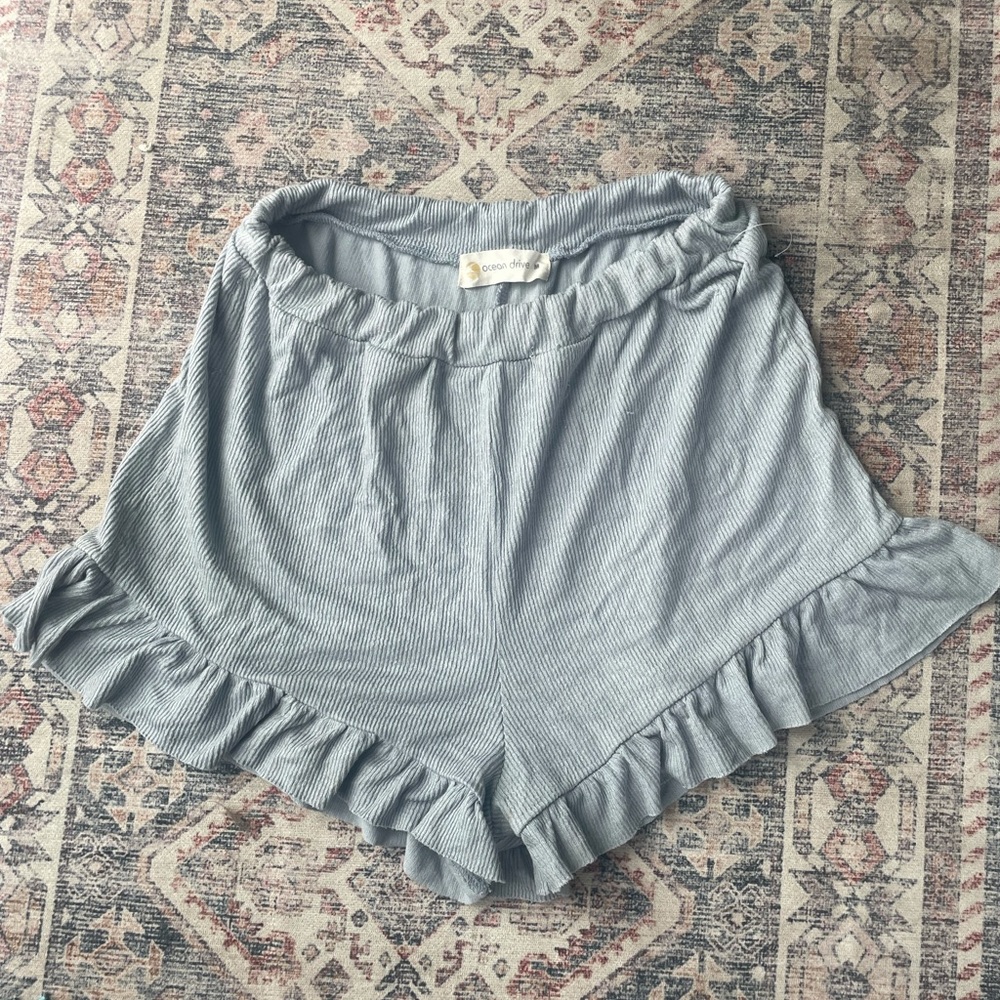 Ocean Drive- Ribbed Knit Ruffle Hem Short - Picture 5 of 7